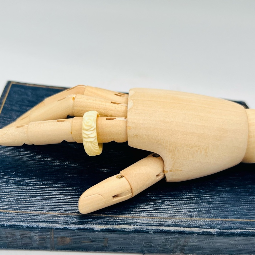 Vintage carved bone size 5.5 ring handcrafted - Picture 3 of 10
